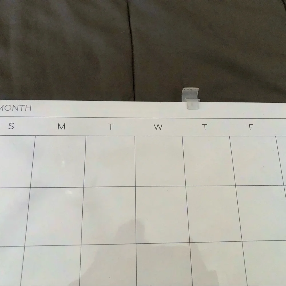 ✔️ Whiteboard monthly calendar
